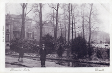 1015 Gezicht in het Moreelsepark te Utrecht uit het zuiden in de richting van de Catharijnesingel.